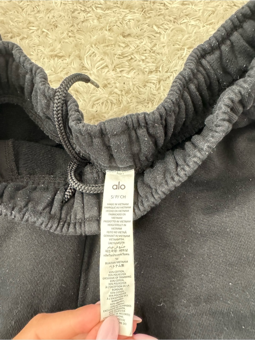 ALO Yoga Black cuffed sweatpants - Picture 4 of 5